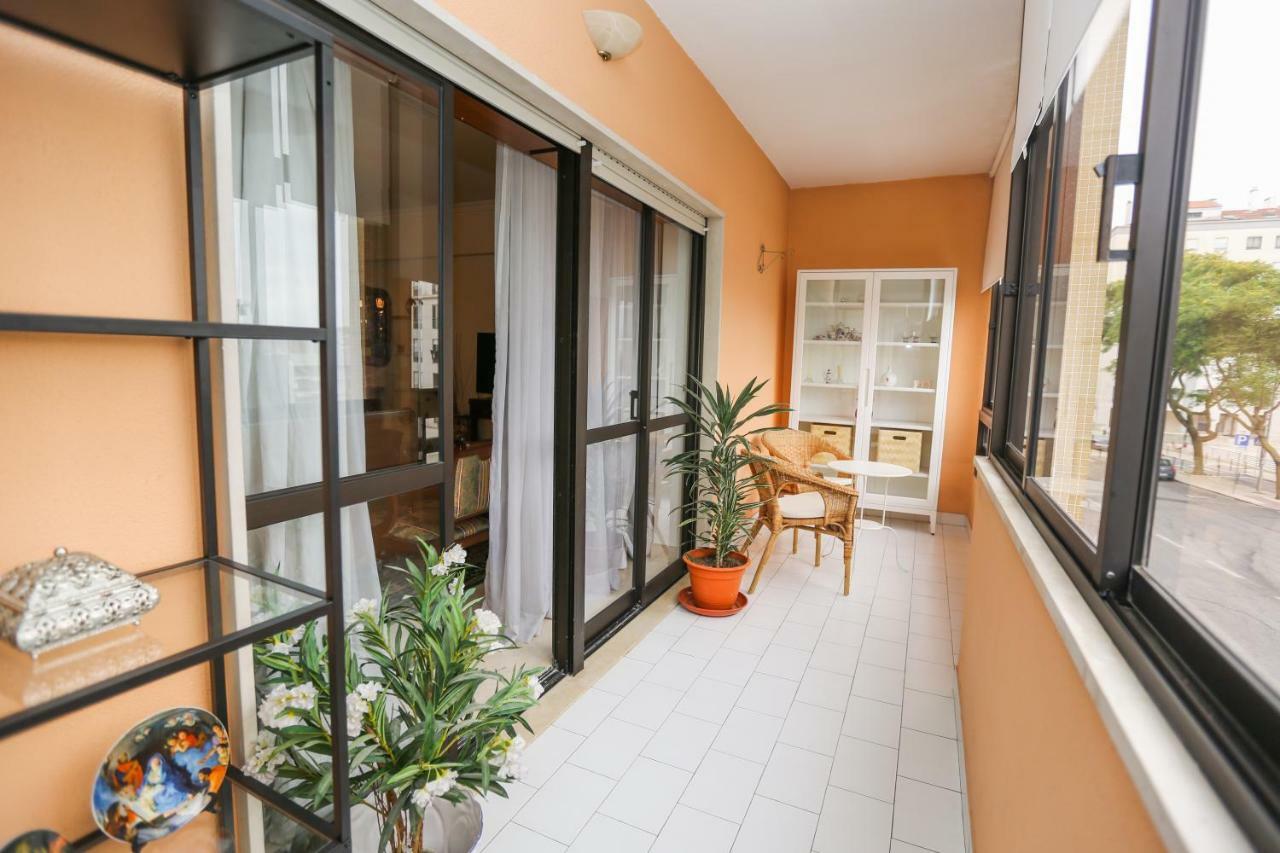 Like-Home-T4-Bright Benfica Apt-Terrace Lisbon Exterior photo